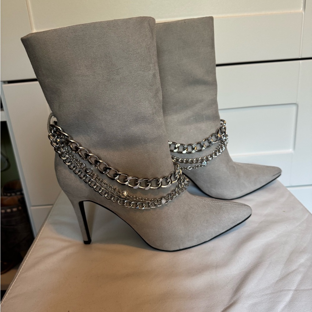 VENUS Gray Chain-Accent Heeled Boots